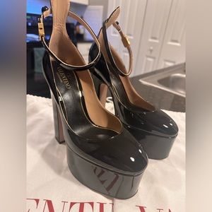 Tan-Go Platform Pump Patent Leather Never Worn
